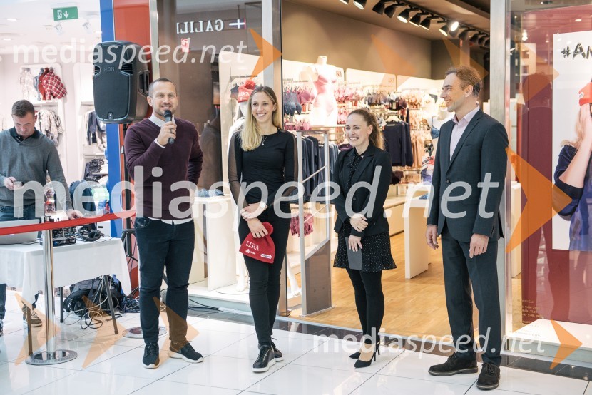  Jure Košir, nekdanji smučar;  Ana Bucik Jogan, smučarka;  Barbara Pungerčič Puntar, vodja marketinga v podjetju Lisca;  Goran  Kodelja,  generalni direktor podjetja Lisca Ana Bucik, nova ambasadorka znamke Lisca