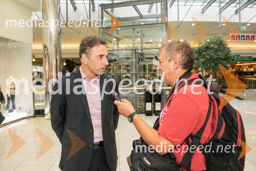  Goran  Kodelja,  generalni direktor podjetja Lisca ;  Igor Mušič, Primorske noviceAna Bucik, nova ambasadorka znamke Lisca