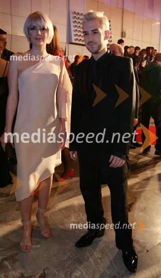 Maša Kljun in Anžej Dežan, voditelja oddaje Jasno in glasnoViktorji 2007, rdeča preproga, zakulisje, after party