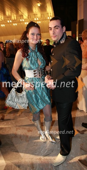 Tia Paynich, modna oblikovalka s spremljevalcem JasminomViktorji 2007, rdeča preproga, zakulisje, after party