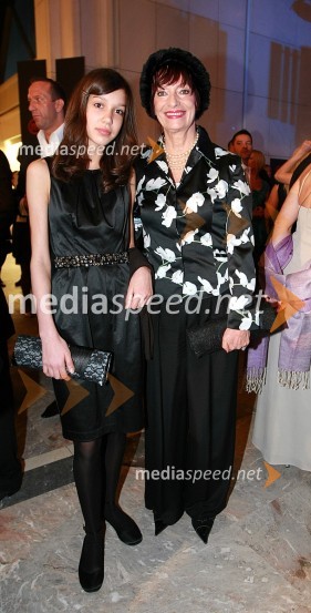 Manca Košir, publicistka z vnukinjo TajoViktorji 2007, rdeča preproga, zakulisje, after party