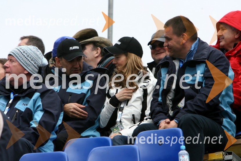 Janez Janša, predsednik Vlade Republike Slovenije s spremljevalko Urško Bačovnik, zdravnico in Jure Žerjav, župan občine Kranjska GoraFinale Svetovnega pokala v smučarskih skokih v Planici, NEDELJA