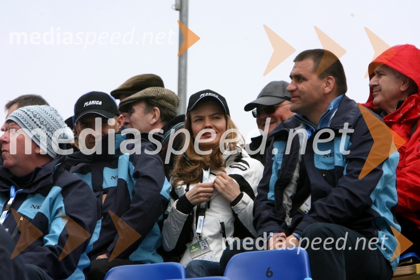 Janez Janša, predsednik Vlade Republike Slovenije s spremljevalko Urško Bačovnik, zdravnico in Jure Žerjav, župan občine Kranjska GoraFinale Svetovnega pokala v smučarskih skokih v Planici, NEDELJA
