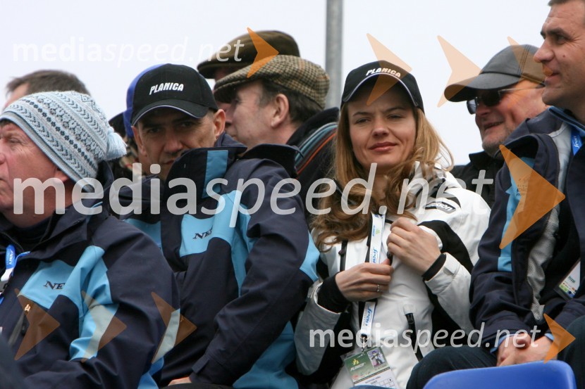 Janez Janša, predsednik Vlade Republike Slovenije s spremljevalko Urško Bačovnik, zdravnicoFinale Svetovnega pokala v smučarskih skokih v Planici, NEDELJA