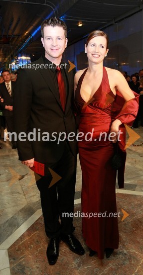 Boštjan Romih, TV voditelj z ženo LaroViktorji 2007, rdeča preproga, zakulisje, after party