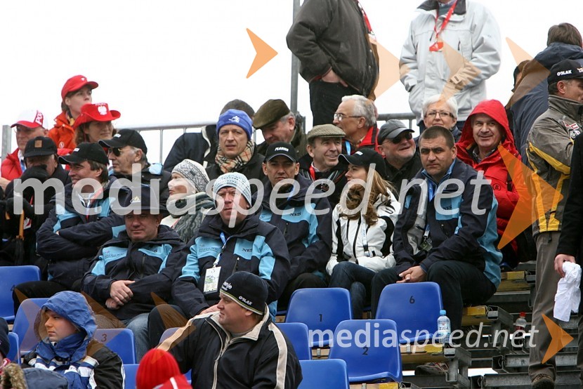 Milan Zver, Miniter za šolstvo in šport, Andrej Vizjak, minister za gospodarstvo, Janez Janša, Predsednik vlade RS s spremljevako Urško Bačovnik in Jure Žerjav, župan občine Kranjska Gora  	 
	Finale Svetovnega pokala v smučarskih skokih v Planici, NEDELJA