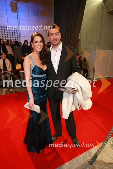 Lili Žagar in Marko Potrč, voditelja oddaje Svet na Kanalu AViktorji 2007, rdeča preproga, zakulisje, after party