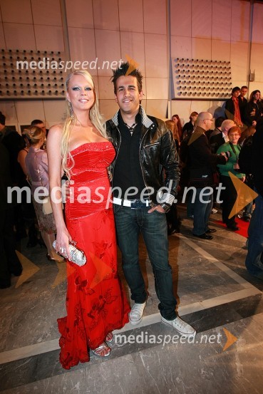 Urška Čepin, voditeljica na TV Paprika in Domen Kumer, pevecViktorji 2007, rdeča preproga, zakulisje, after party