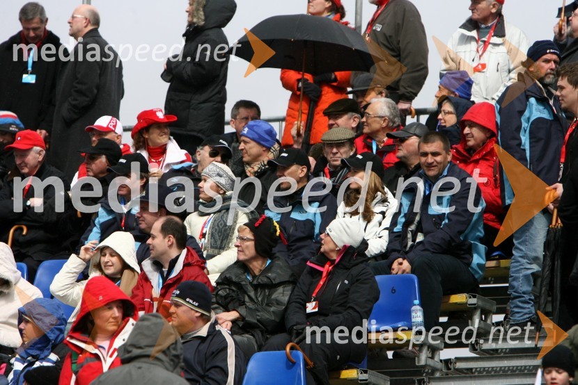 Milan Zver, Miniter za šolstvo in šport, Andrej Vizjak, minister za gospodarstvo, Janez Janša, Predsednik vlade RS s spremljevako Urško Bačovnik in Jure Žerjav, župan občine Kranjska Gora  	 
	
	Finale Svetovnega pokala v smučarskih skokih v Planici, NEDELJA