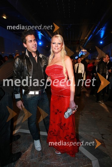 Domen Kumer, pevec in Urška Čepin, voditeljica na TV PaprikaViktorji 2007, rdeča preproga, zakulisje, after party