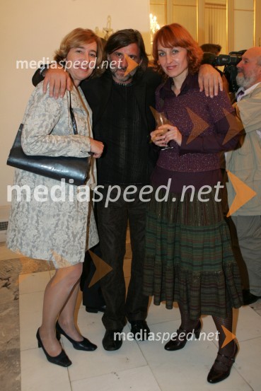 Mojca Menart, direktorica TV Slovenija, skladatelj Aldo Kumar, ki je prejel nagrado za glasbo in njegova bodoča žena Mojca Dariš40. Borštnikovo srečanje, podelitev Borštnikovega prstana