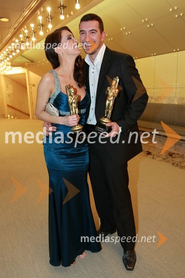 Lili Žagar in Marko Potrč, voditelja oddaje Svet na Kanalu AViktorji 2007, rdeča preproga, zakulisje, after party