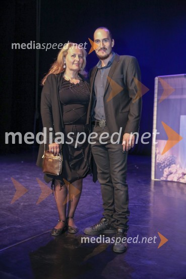  Amanda Mlakar, pisateljica;  Vid  Valič, stand-up komik, voditeljTvoj bodoči bivši mož, komedija Vida Valiča