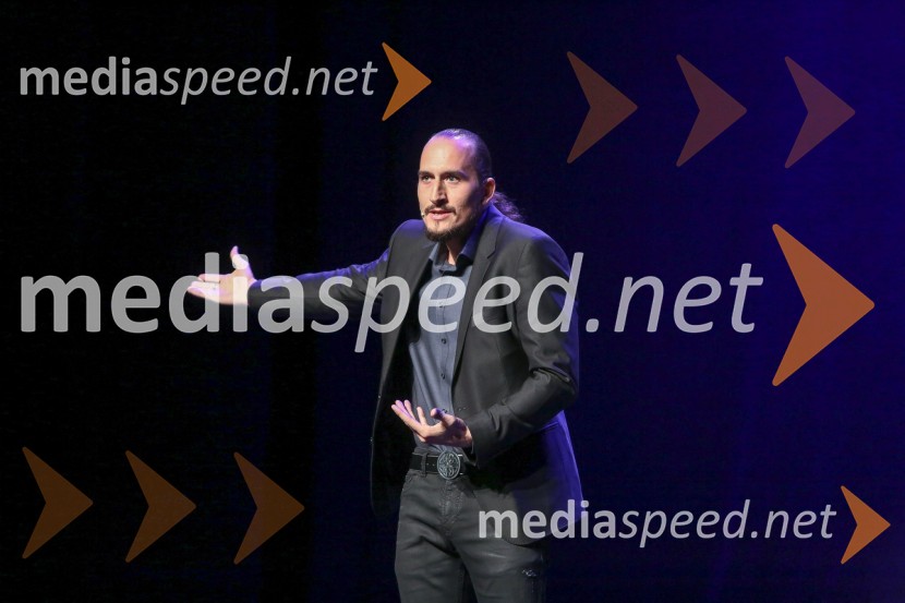  Vid  Valič, stand-up komik, voditeljTvoj bodoči bivši mož, komedija Vida Valiča