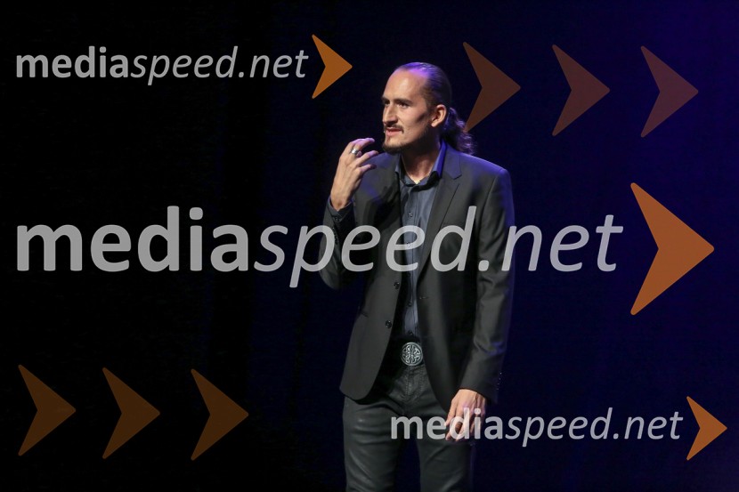  Vid  Valič, stand-up komik, voditeljTvoj bodoči bivši mož, komedija Vida Valiča