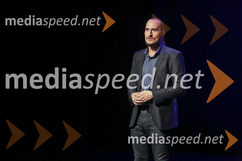  Vid  Valič, stand-up komik, voditeljTvoj bodoči bivši mož, komedija Vida Valiča