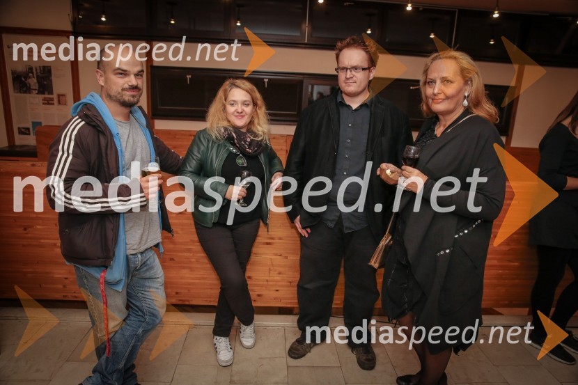  Jure Karas - Slon, glasbenik, skupina Slon in Sadež;  Urška Mlakar, igralka;  Juš Milčinski, improvizator, programski direktor Doma kulture Kamnik;  Amanda Mlakar, pisateljicaTvoj bodoči bivši mož, komedija Vida Valiča