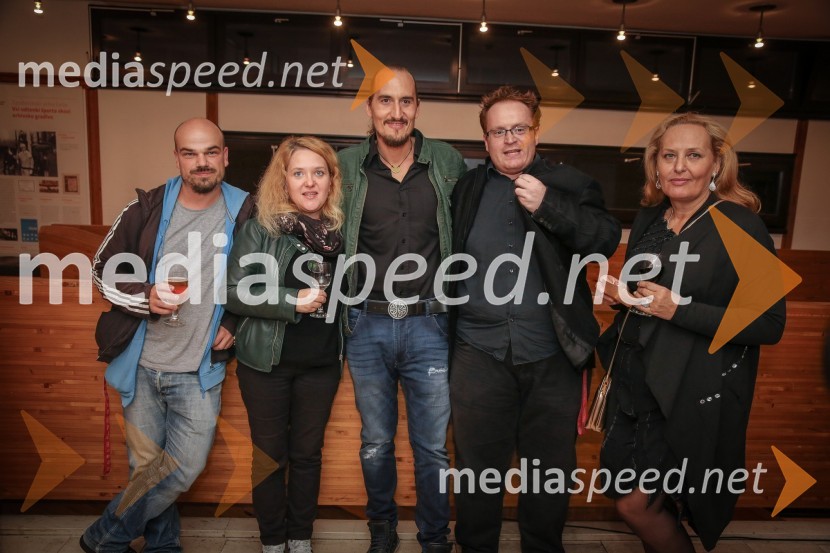  Jure Karas - Slon, glasbenik, skupina Slon in Sadež;  Urška Mlakar, igralka;  Vid  Valič, stand-up komik, voditelj;  Juš Milčinski, improvizator, programski direktor Doma kulture Kamnik;  Amanda Mlakar, pisateljicaTvoj bodoči bivši mož, komedija Vida Valiča