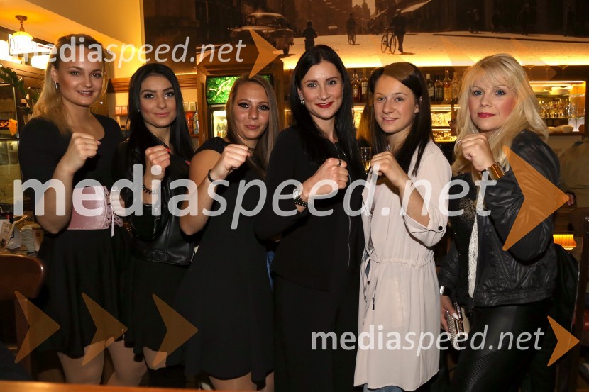  Nika Pšajd, kandidatka za Miss borilnih veščin;  Tanja  Tekalec, kandidatka za Miss borilnih veščin;  Tamara Mlakar, kandidatka za izbor Miss borilnih veščin;  Vida Peterlič, kandidatka za Miss borilnih veščin;  Teja Tropan, kandidatka za miss Borilnih veščin;  Vesna Mujakovič, kandidatka za Miss borilnih veščinOd Bitlsof do penzije v kavarni Plac