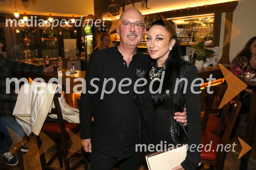  Borut Bizjak, Plac kafe;  Patricija Lucija Lovišček, lastnica licence Miss borilnih veščin, vizažistkaOd Bitlsof do penzije v kavarni Plac