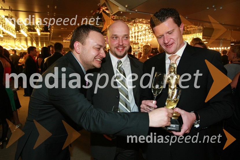 Sašo Papp, voditelj jutranjega programa na Radiu Center, David Irgolič, glavni in odgovorni urednik radia Center in Marko Kolbl, lastnik Radia CenterViktorji 2007, rdeča preproga, zakulisje, after party