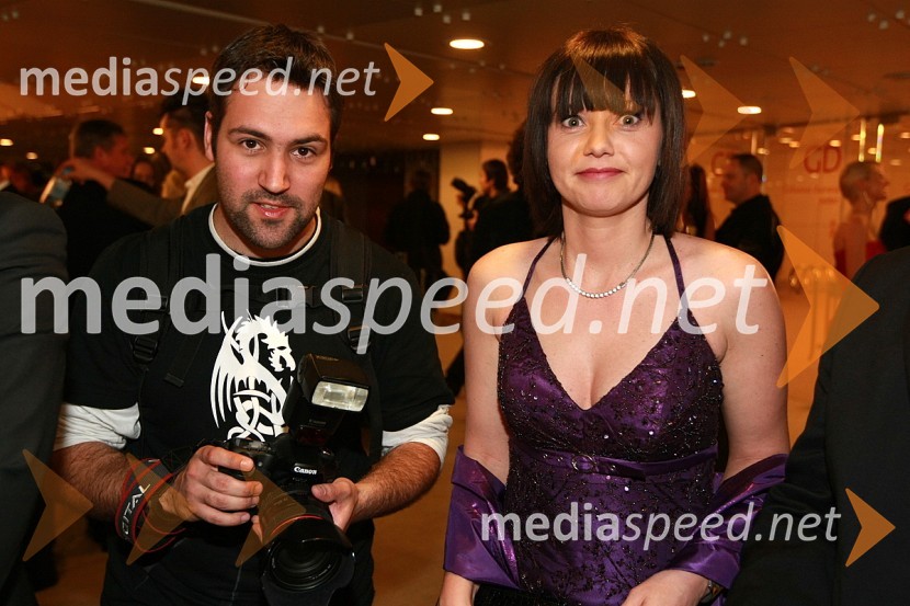 Jure Makovec, fotograf in Andreja Jernejčič, članica uprave za strateško komuniciranje pri Infonet mediaViktorji 2007, rdeča preproga, zakulisje, after party