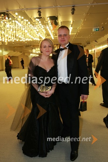 Urška Drofenik, modna kreatorka s spremljevalcem Markom SpolenakomViktorji 2007, rdeča preproga, zakulisje, after party