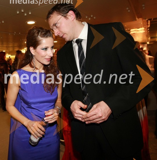 Erika Žnidaršič, TV voditeljica in Gorazd Slak, programski direktor POP TV in Kanala AViktorji 2007, rdeča preproga, zakulisje, after party