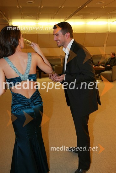 Lili Žagar in Marko Potrč, voditelja oddaje Svet na Kanalu AViktorji 2007, rdeča preproga, zakulisje, after party