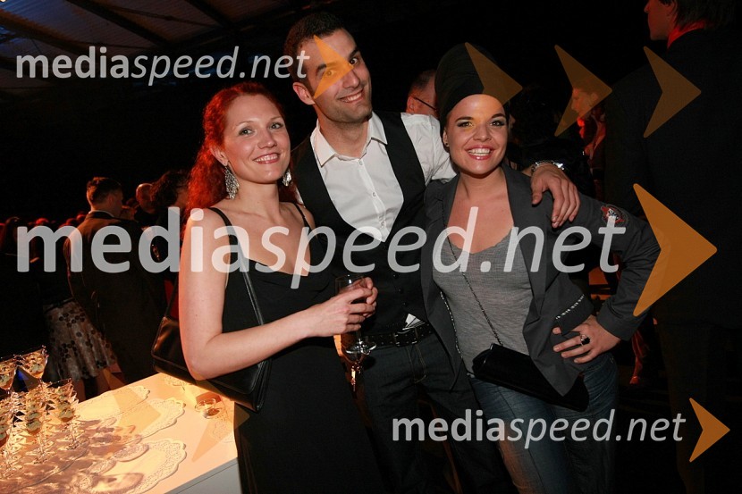 Saša Vidmar, vodja Službe marketinga in komuniciranja Deželna banka Slovenije d. d., Ivan Šarić in Martina Vrbos, voditelja MTV AdriaViktorji 2007, rdeča preproga, zakulisje, after party