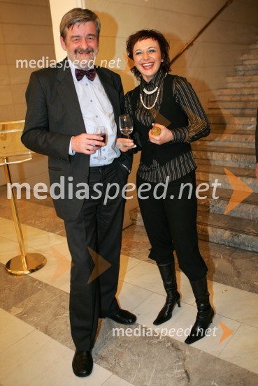 Jaroslaw Skrušny, predsednik strokovne žirije 40. Borštnikovega srečanja in igralka Lara Jankovič40. Borštnikovo srečanje, podelitev Borštnikovega prstana