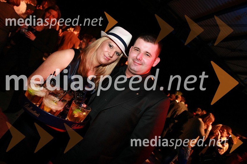 Hostesa in Daniel Praštalo, telesni stražarViktorji 2007, rdeča preproga, zakulisje, after party