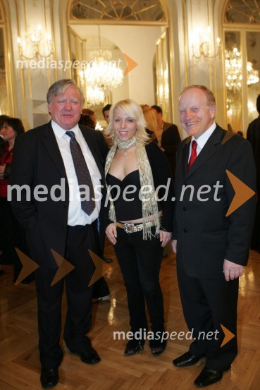 Tone Partljič, predsednik sveta Borštnikovega srečanja, Ana Zagožen in njen oče Jože Zagožen, predsednik Nadzornega sveta Petrola ter predsednik uprave Holdinga Slovenskih Elektrarn (HSE)40. Borštnikovo srečanje, podelitev Borštnikovega prstana