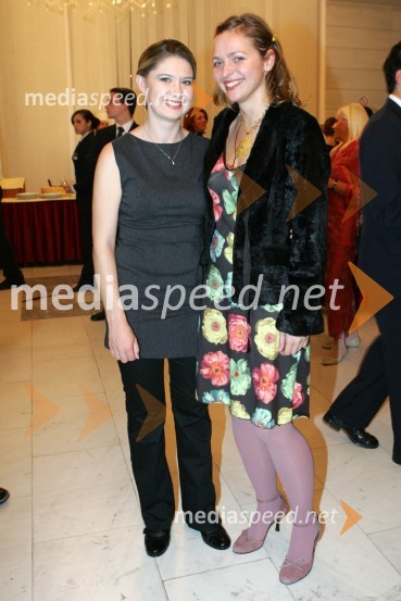 Igralka in pevka Vesna Pernarčič Žunič ter Mojca Simonič, igralka SNG Maribor40. Borštnikovo srečanje, podelitev Borštnikovega prstana