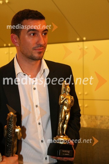 Marko Potrč, voditelj oddaje Svet na Kanalu AViktorji 2007, rdeča preproga, zakulisje, after party