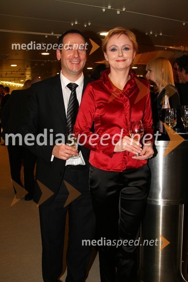 Edi Pucer, novinar oddaje 24 ur na Pop Tv in Darja Zgonc, odgovorna urednica informativnega programa Pop TVViktorji 2007, rdeča preproga, zakulisje, after party