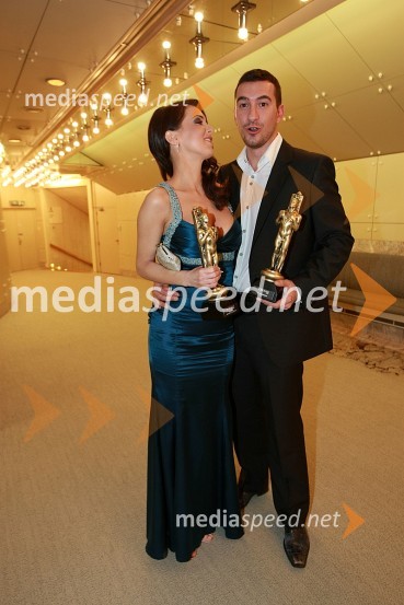 Lili Žagar in Marko Potrč, voditelja oddaje Svet na Kanalu AViktorji 2007, rdeča preproga, zakulisje, after party