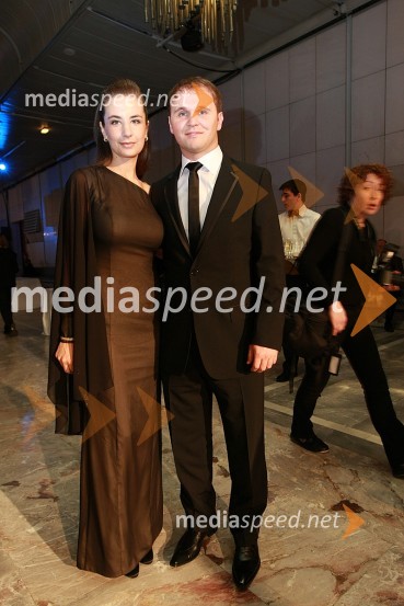 Matej Raščan, direktor in lastnik podjetja Rašica Point d.o.o. in podjetja Delo revije, d.d., ter njegova zaročenka Marija Pandrc, izvršna direktorica RašiceViktorji 2007, rdeča preproga, zakulisje, after party