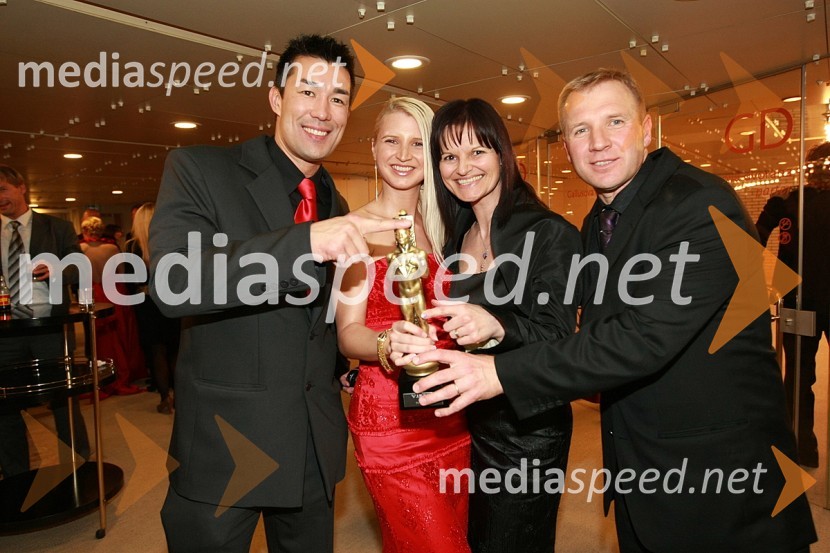 Taiji Tokuhisha in Ana Bešter, voditelja oddaje Avantura, Dino Bešter in Nataša BešterViktorji 2007, rdeča preproga, zakulisje, after party