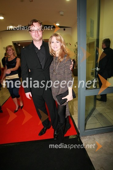 Jurij Zrnec, voditelj oddaje As ti tud not padu z ženo Sabino Kogovšek, igralkoViktorji 2007, rdeča preproga, zakulisje, after party