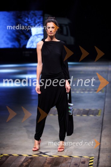 Kolekcija blagovne znamke Sofia NogardMercedes-Benz Fashion Week 2017, sobota