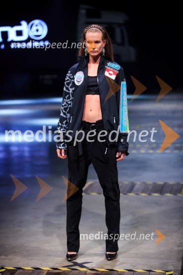 Kolekcija modne oblikovalke Sari Valenci for AndražMercedes-Benz Fashion Week 2017, sobota