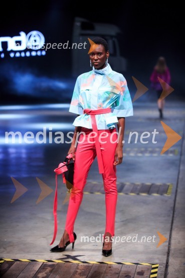 Kolekcija modne oblikovalke Sari Valenci for AndražMercedes-Benz Fashion Week 2017, sobota