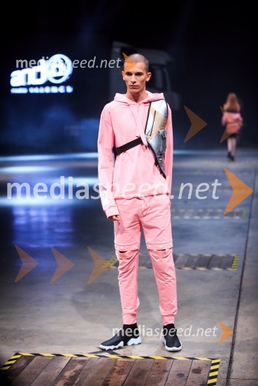 Kolekcija modne oblikovalke Sari Valenci for AndražMercedes-Benz Fashion Week 2017, sobota