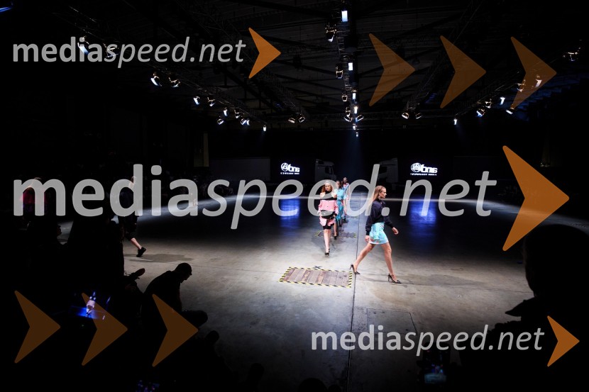 Kolekcija modne oblikovalke Sari Valenci for AndražMercedes-Benz Fashion Week 2017, sobota