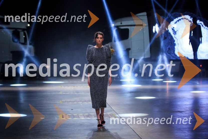 Kolekcija modne oblikovalke Tanje ZornMercedes-Benz Fashion Week 2017, sobota