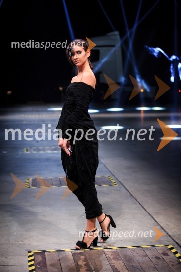 Kolekcija modne oblikovalke Tanje ZornMercedes-Benz Fashion Week 2017, sobota