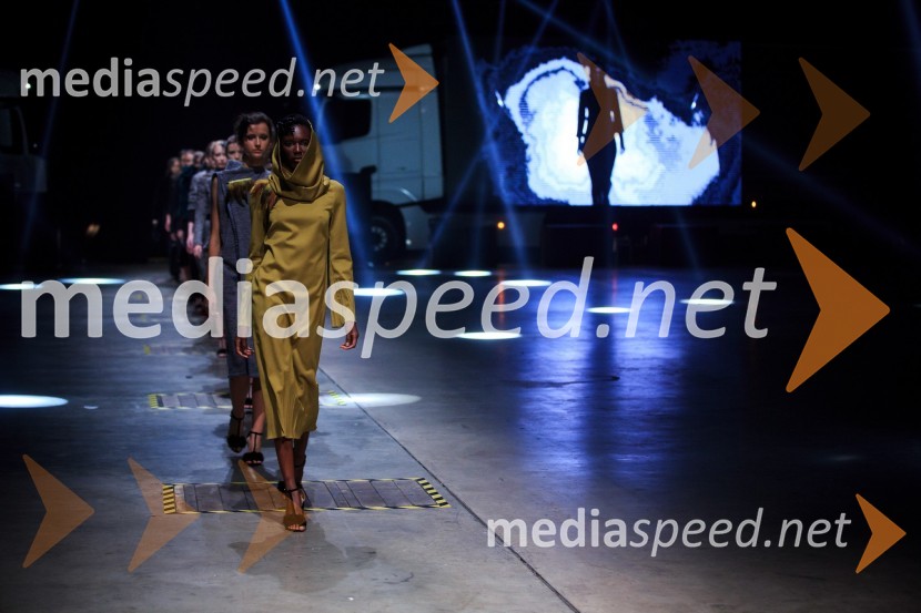 Kolekcija modne oblikovalke Tanje ZornMercedes-Benz Fashion Week 2017, sobota