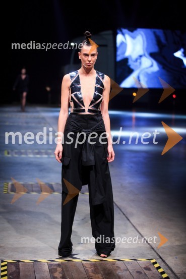 Kolekcija blagovne znamke SusnyaraMercedes-Benz Fashion Week 2017, sobota