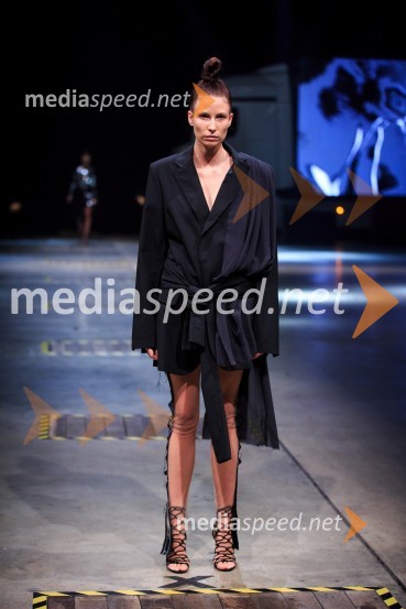 Kolekcija blagovne znamke SusnyaraMercedes-Benz Fashion Week 2017, sobota